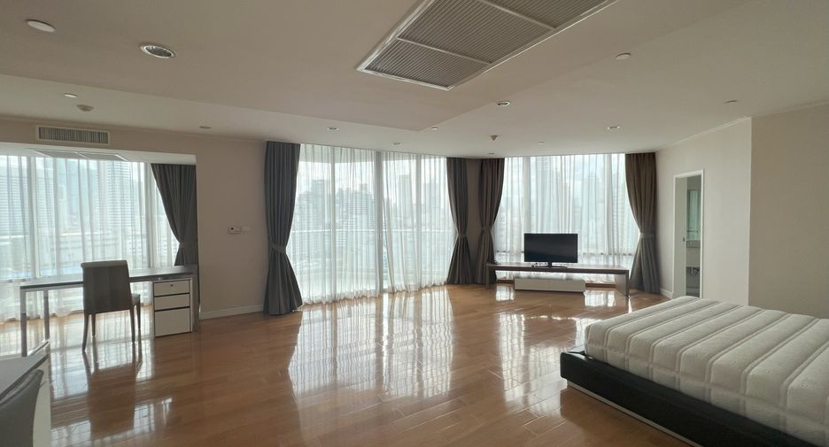 For rent 3 bedrooms condo in Bang Rak, Bangkok