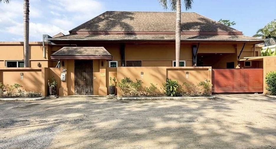 For sale 3 bedrooms villa in Mueang Phuket, Phuket