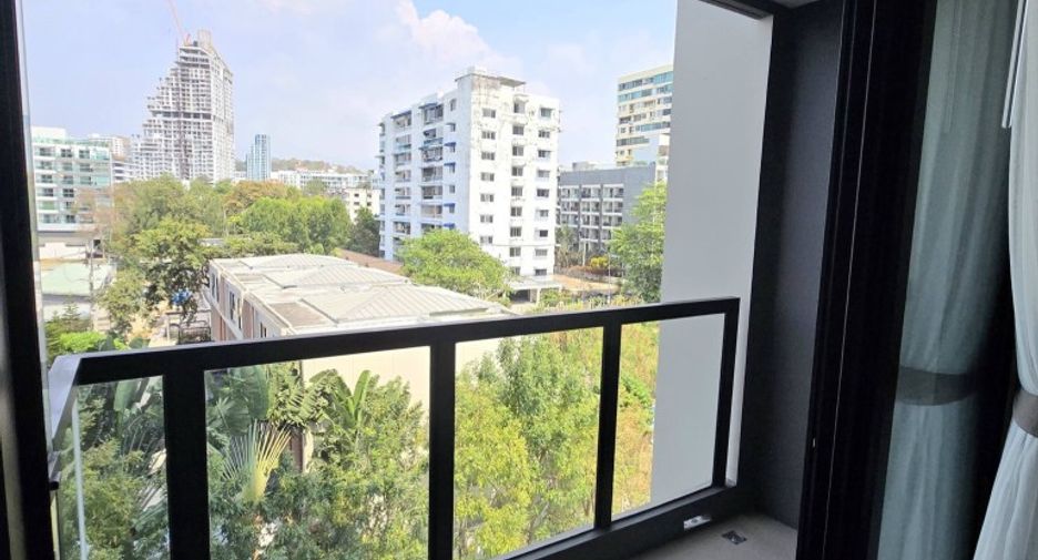 For sale studio condo in Pratumnak, Pattaya