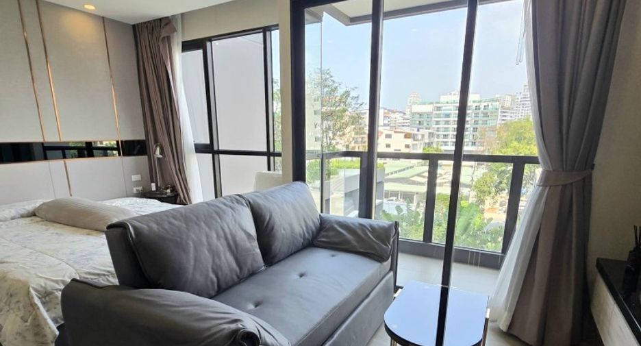 For sale studio condo in Pratumnak, Pattaya