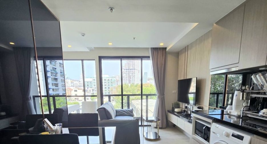 For sale studio condo in Pratumnak, Pattaya