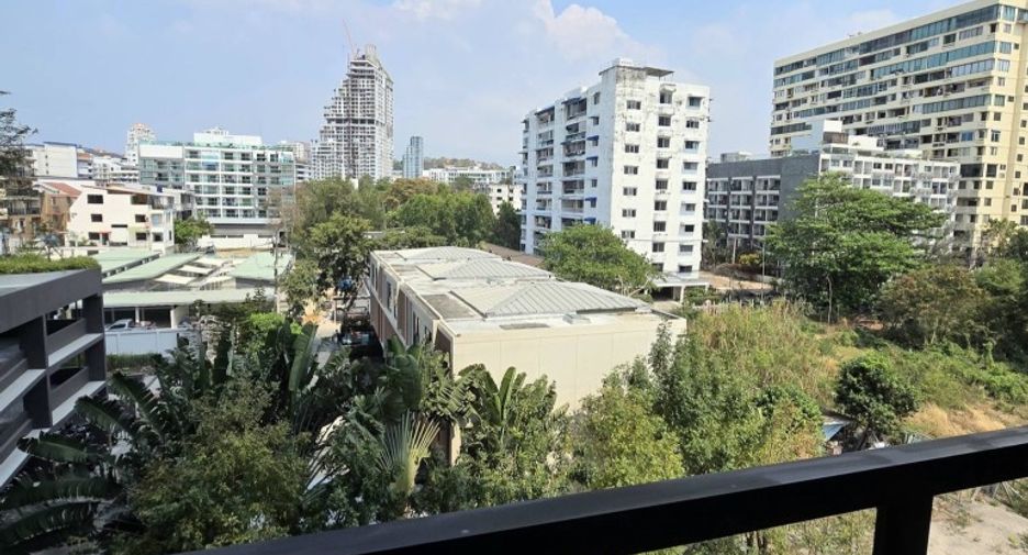 For sale studio condo in Pratumnak, Pattaya