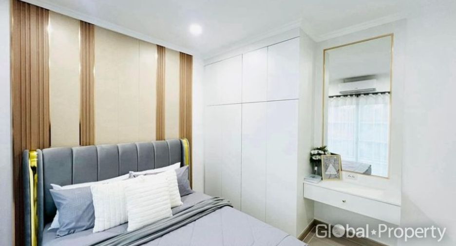 For sale 5 bedrooms house in Bang Lamung, Chonburi
