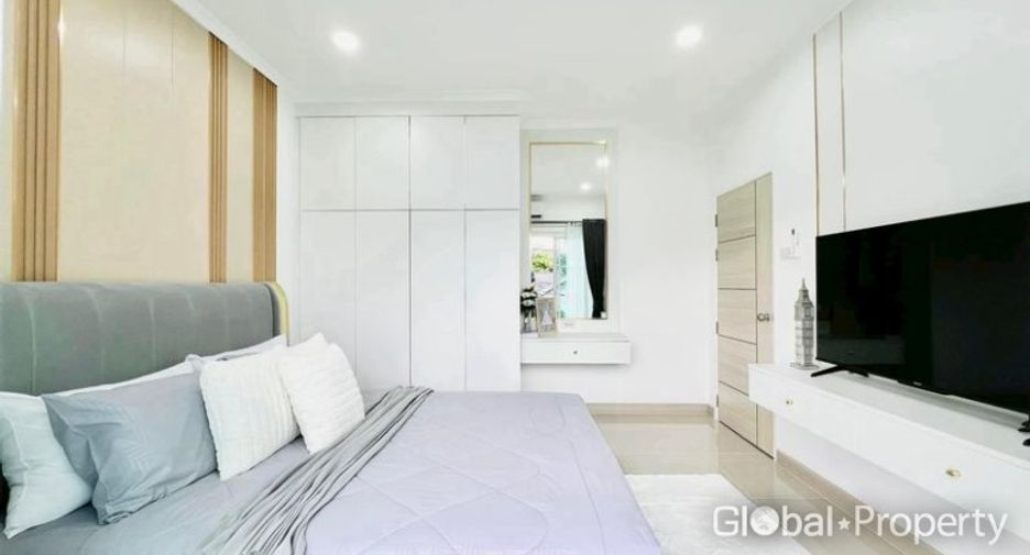 For sale 5 bedrooms house in Bang Lamung, Chonburi