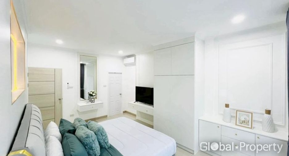 For sale 5 bedrooms house in Bang Lamung, Chonburi