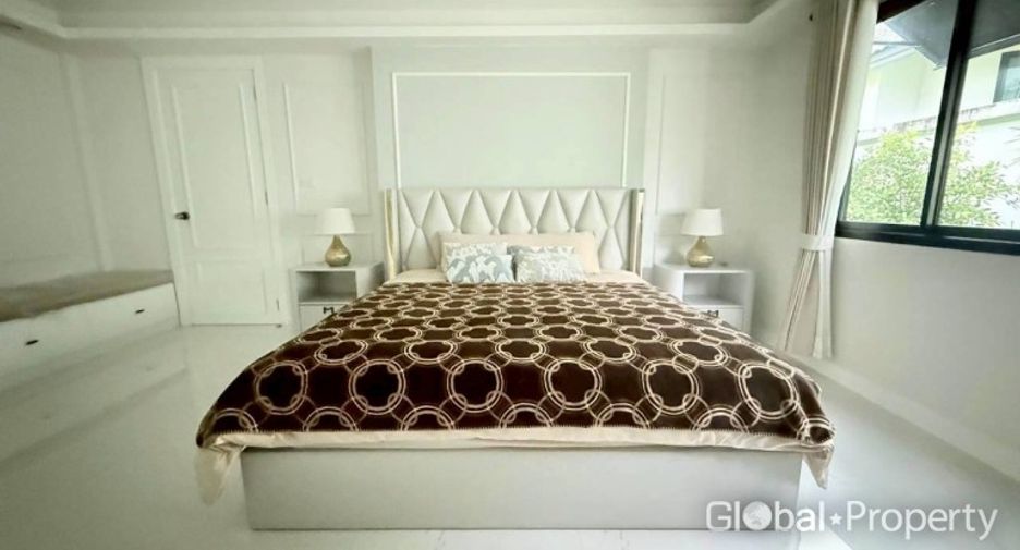 For sale 4 bedrooms house in East Pattaya, Pattaya