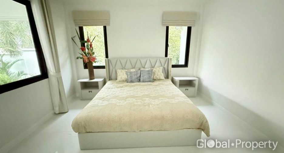 For sale 4 bedrooms house in East Pattaya, Pattaya