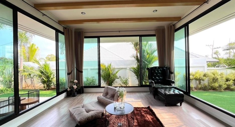 For sale 4 bedrooms house in East Pattaya, Pattaya