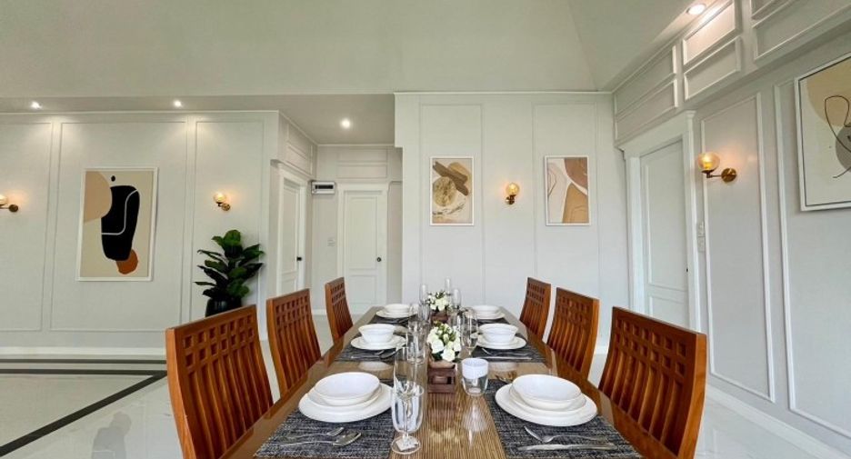 For sale 4 bedrooms house in East Pattaya, Pattaya