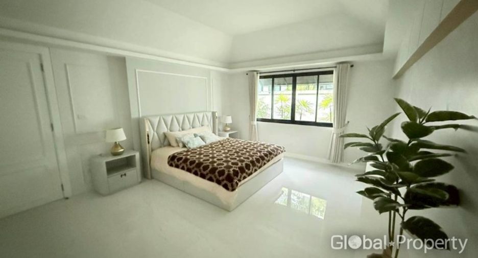 For sale 4 bedrooms house in East Pattaya, Pattaya