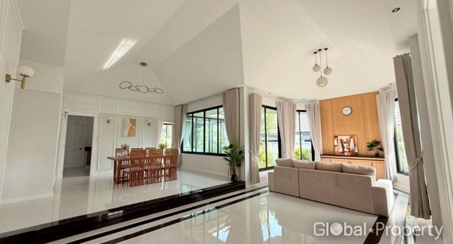For sale 4 bedrooms house in East Pattaya, Pattaya