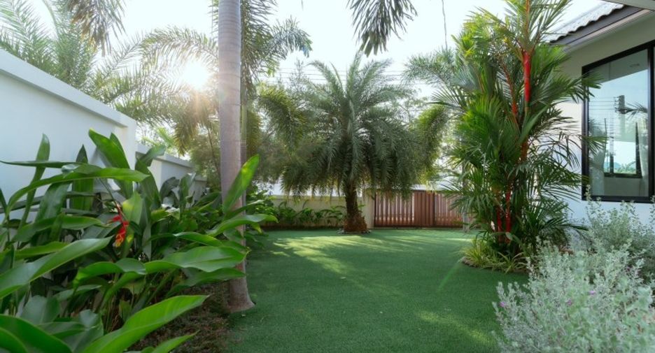 For sale 4 bedrooms house in East Pattaya, Pattaya