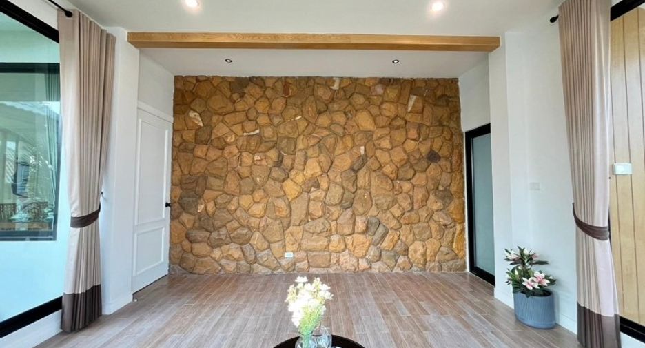 For sale 4 bedrooms house in East Pattaya, Pattaya