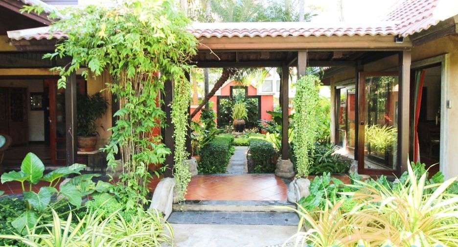 For sale 4 bedrooms house in Bang Lamung, Chonburi