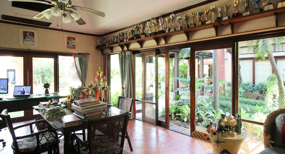 For sale 4 bedrooms house in Bang Lamung, Chonburi