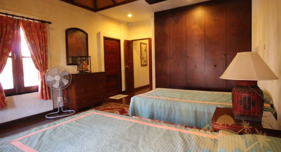 For sale 4 bedrooms house in Bang Lamung, Chonburi