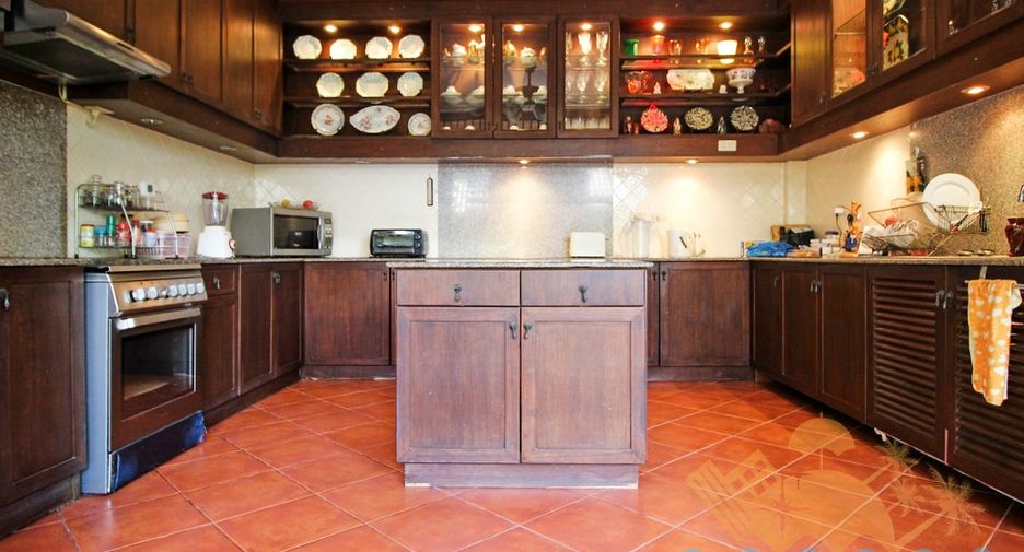 For sale 4 bedrooms house in Bang Lamung, Chonburi