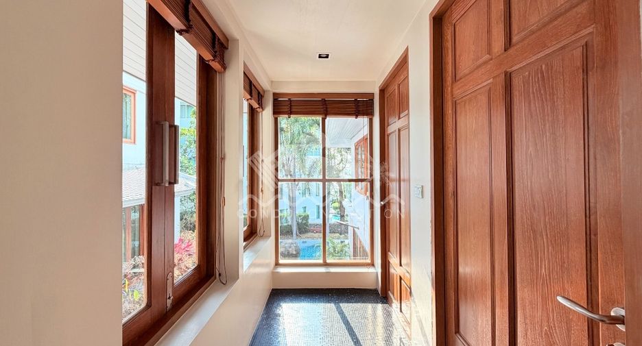 Casa en venta de 5 habitaciones en Bang Lamung, Chonburi