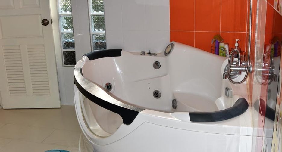 For sale 6 ベッドルーム house in Bang Lamung, Chonburi
