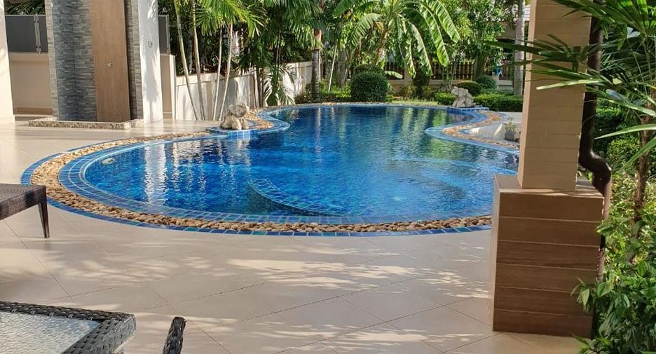 Casa en venta de 4 habitaciones en Bang Lamung, Chonburi
