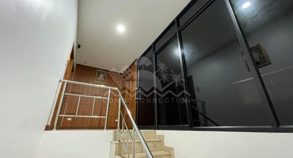À vendre et à louer 5 chambres maison à Bang Lamung, Chonburi