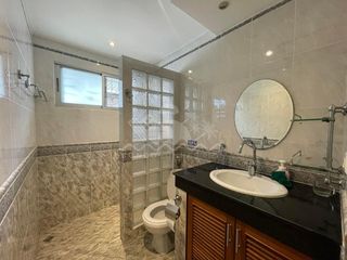 Casa en venta y en alquiler de 5 habitaciones en Bang Lamung, Chonburi