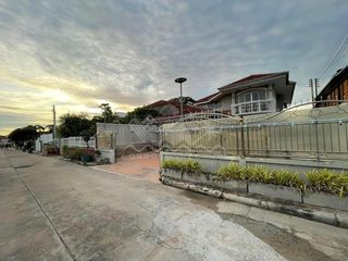 Casa en venta y en alquiler de 5 habitaciones en Bang Lamung, Chonburi