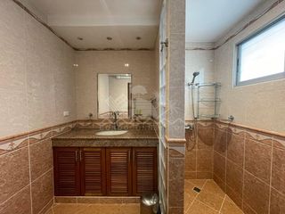 Casa en venta y en alquiler de 5 habitaciones en Bang Lamung, Chonburi