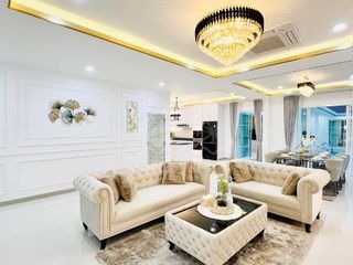 Casa en venta de 5 habitaciones en Bang Lamung, Chonburi