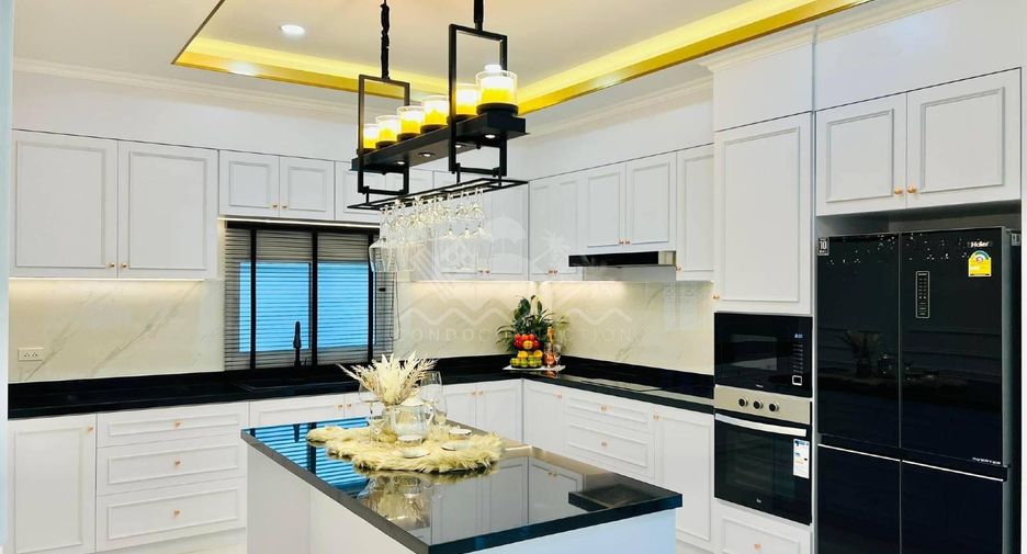 Casa en venta de 5 habitaciones en Bang Lamung, Chonburi
