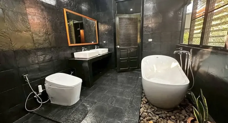 For sale 4 bedrooms villa in Sattahip, Chonburi