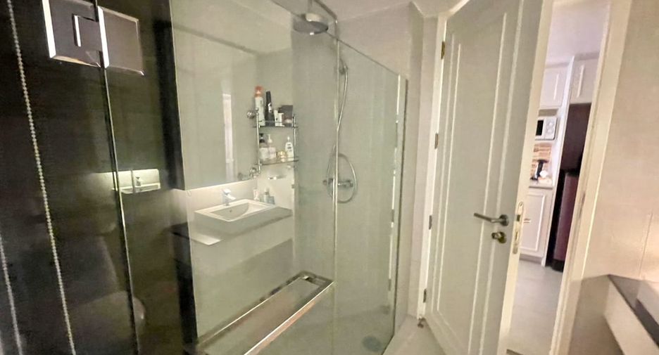 For sale 1 bed condo in Khlong Toei, Bangkok