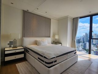 For sale 3 bedrooms condo in Khlong Toei, Bangkok