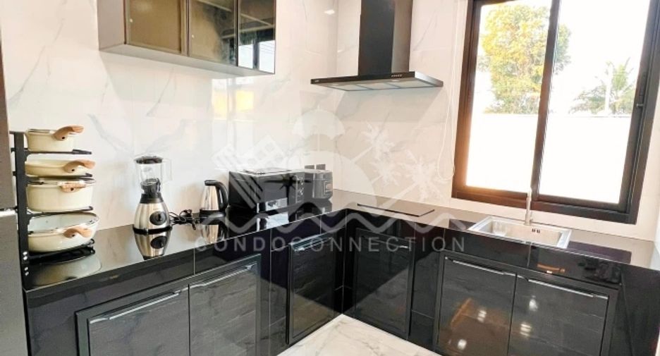 Casa en venta y en alquiler de 3 habitaciones en Bang Lamung, Chonburi