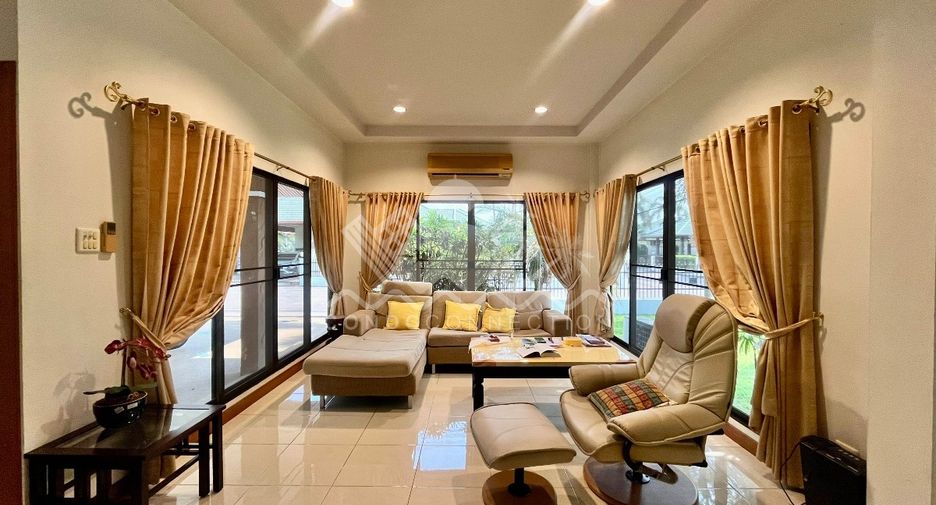 À vendre et à louer 3 chambres maison à Bang Lamung, Chonburi