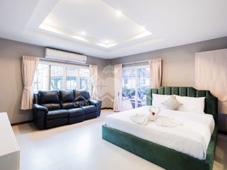 À vendre et à louer 5 chambres maison à Bang Lamung, Chonburi