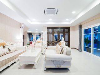 À vendre et à louer 5 chambres maison à Bang Lamung, Chonburi