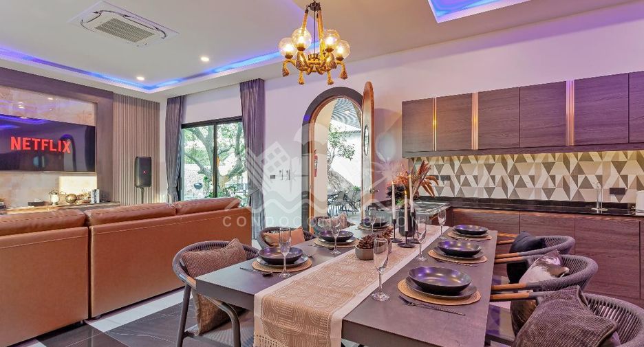 Casa en alquiler de 5 habitaciones en Bang Lamung, Chonburi