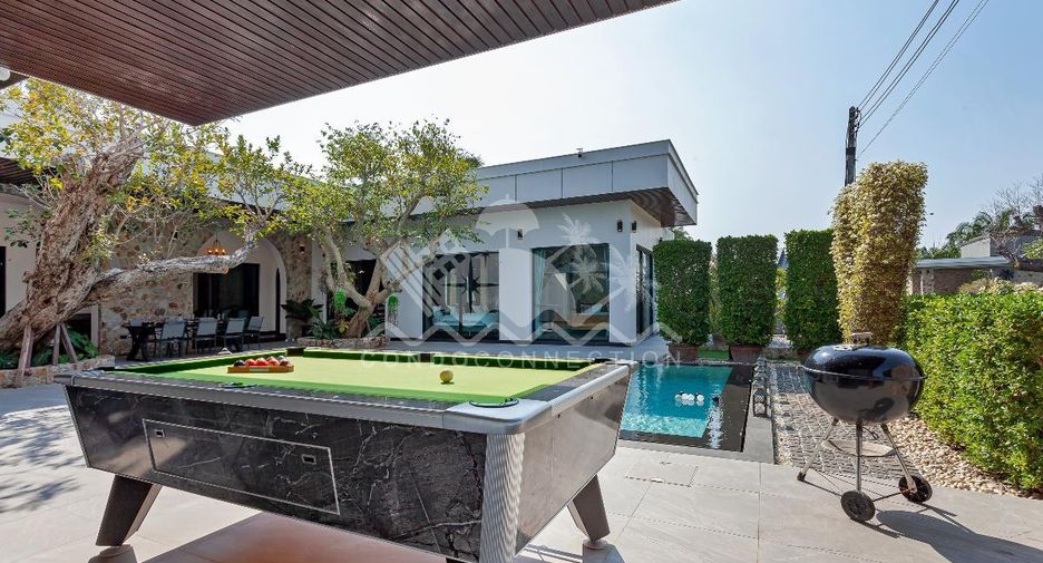 Casa en alquiler de 5 habitaciones en Bang Lamung, Chonburi