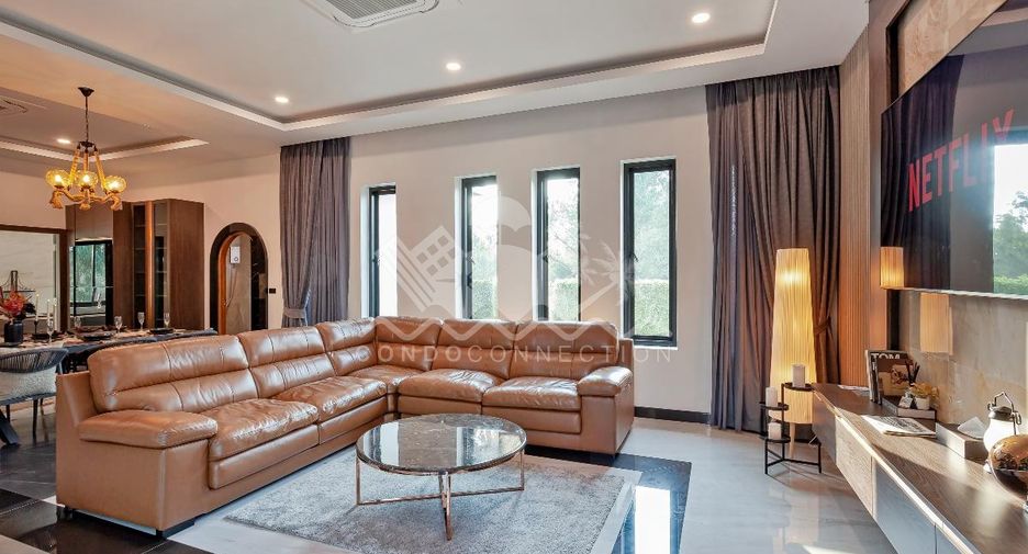 Casa en alquiler de 5 habitaciones en Bang Lamung, Chonburi