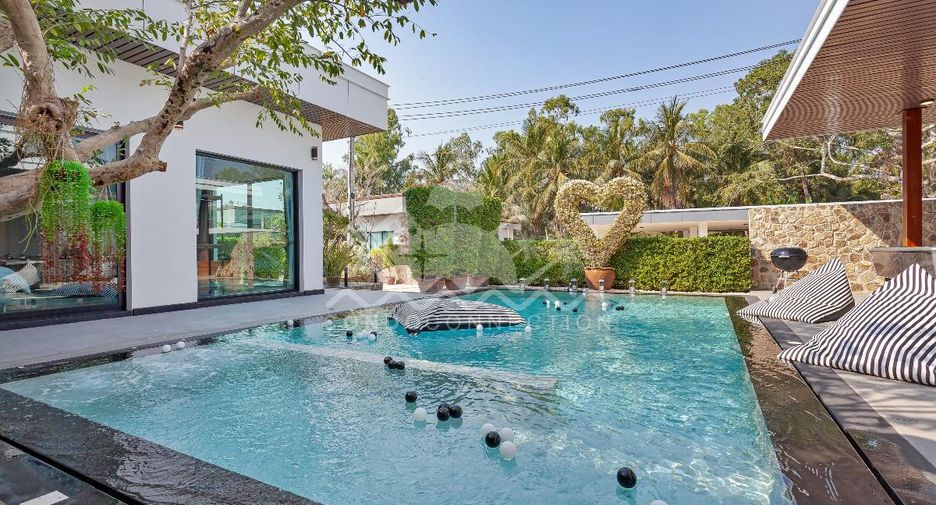 Casa en alquiler de 5 habitaciones en Bang Lamung, Chonburi