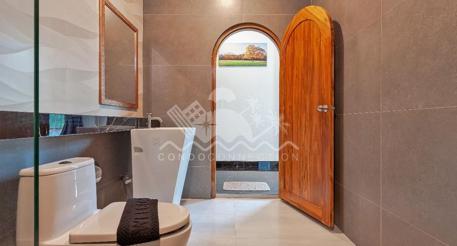 Casa en alquiler de 5 habitaciones en Bang Lamung, Chonburi