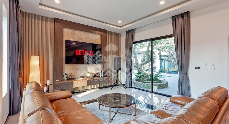 Casa en alquiler de 5 habitaciones en Bang Lamung, Chonburi