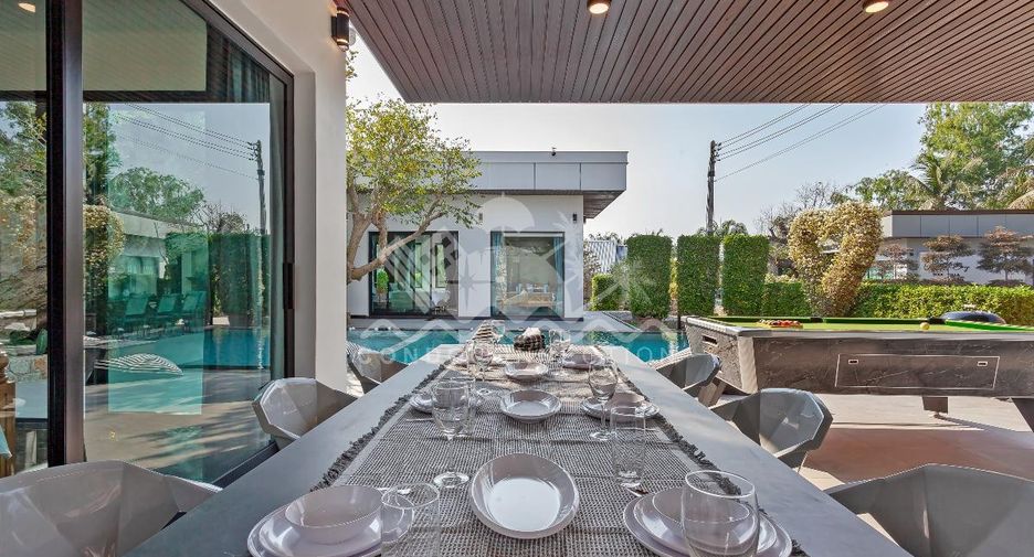 Casa en alquiler de 5 habitaciones en Bang Lamung, Chonburi