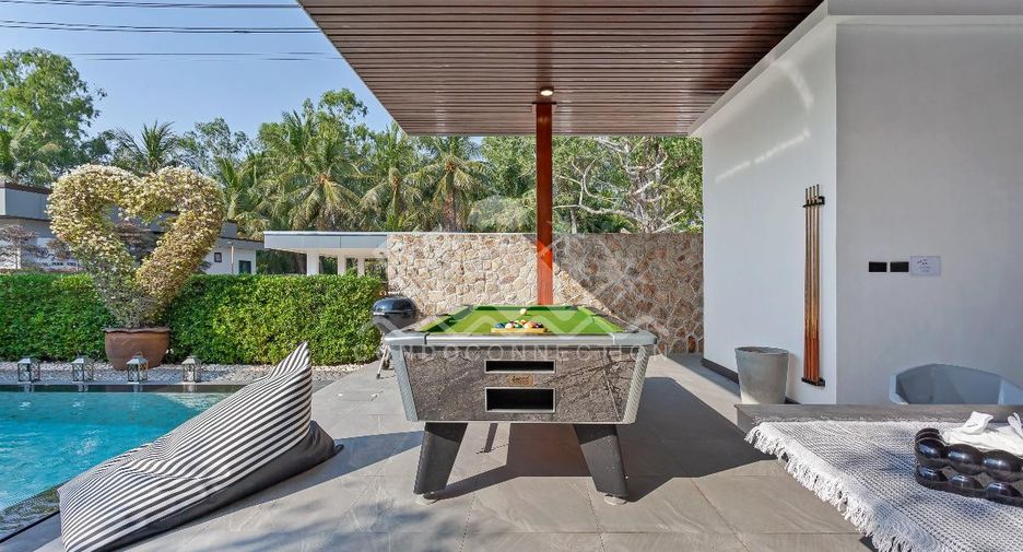 Casa en alquiler de 5 habitaciones en Bang Lamung, Chonburi