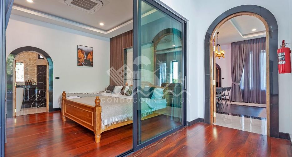 Casa en alquiler de 5 habitaciones en Bang Lamung, Chonburi
