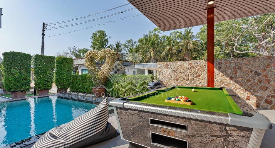Casa en alquiler de 5 habitaciones en Bang Lamung, Chonburi