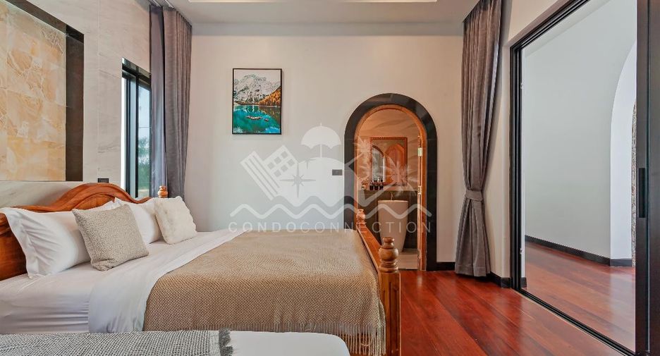 Casa en alquiler de 5 habitaciones en Bang Lamung, Chonburi