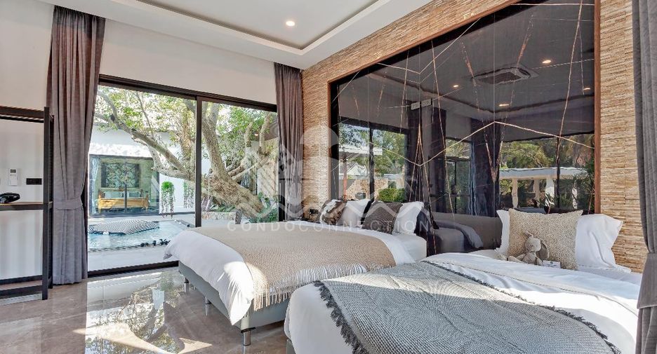 Casa en alquiler de 5 habitaciones en Bang Lamung, Chonburi