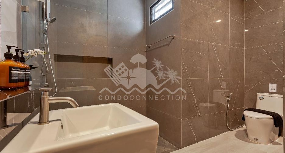 Casa en alquiler de 5 habitaciones en Bang Lamung, Chonburi